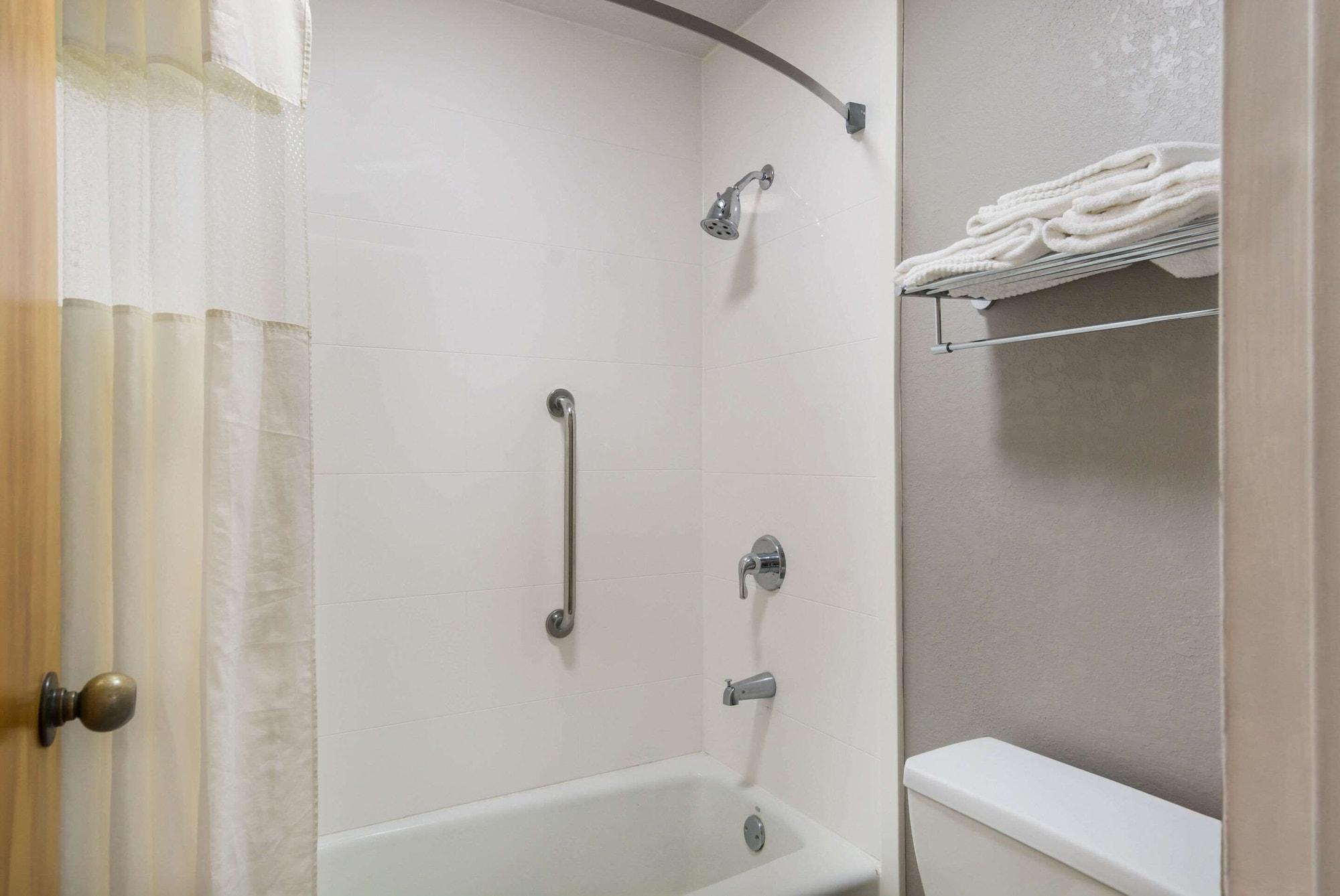 Quality Inn Emporia Extérieur photo