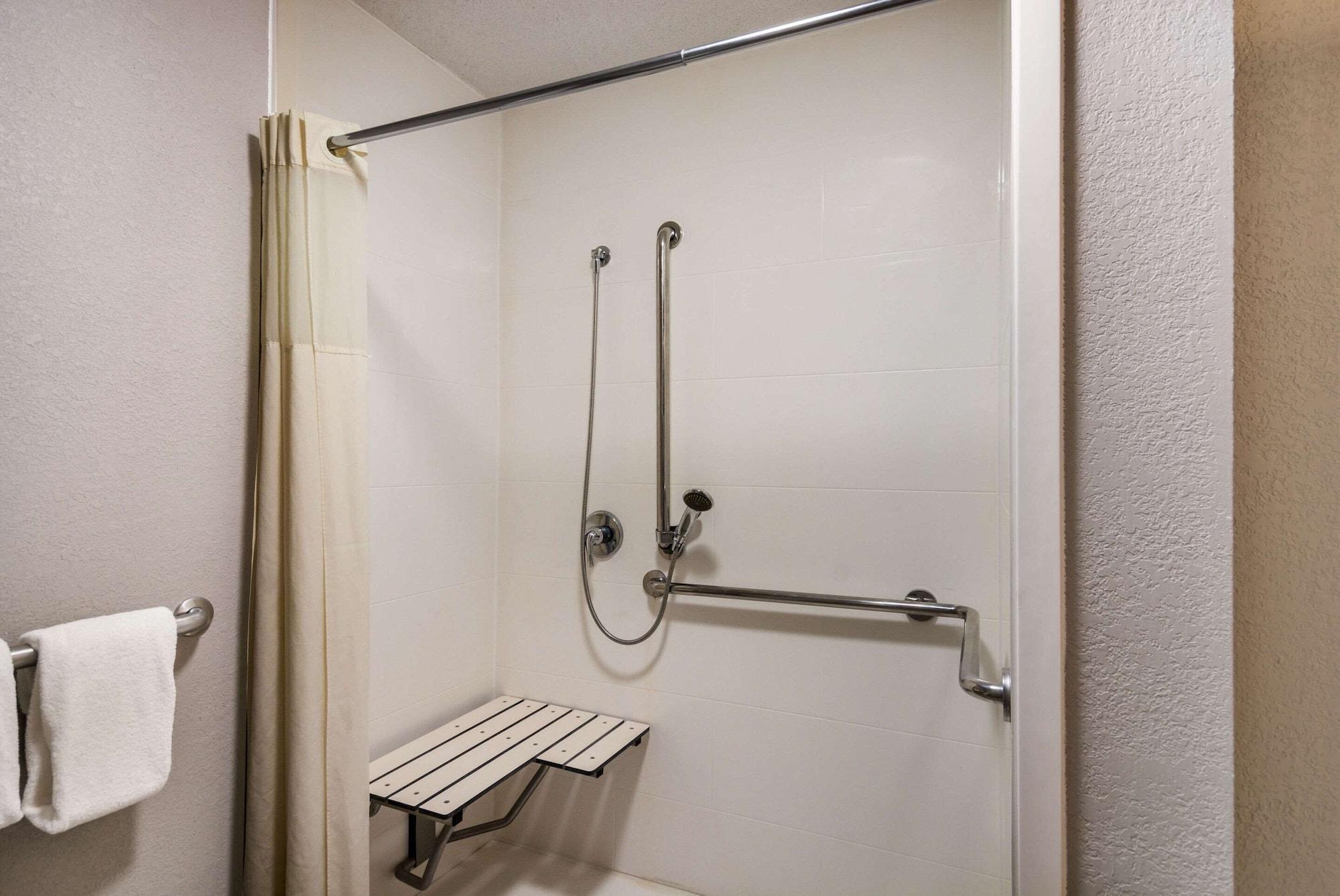 Quality Inn Emporia Extérieur photo